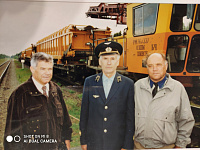 Быстров Анатолий Васильевич (3-й справа), отец Александра