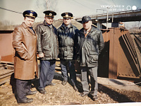 Быстров Анатолий Васильевич (4-й справа), отец Александра